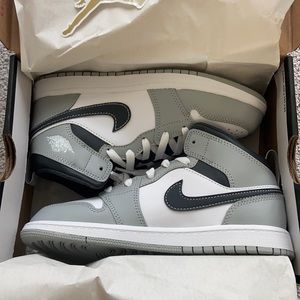 Jordan 1 Mid